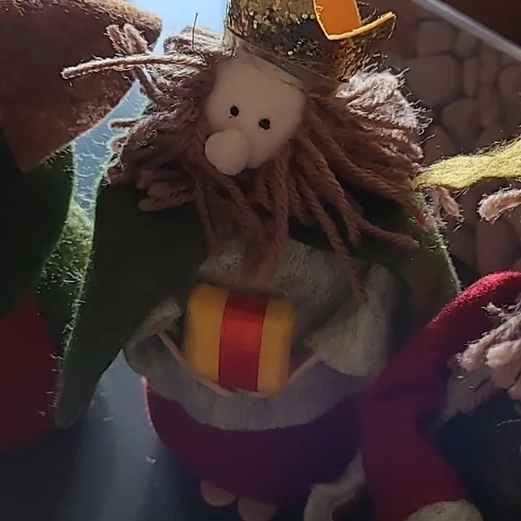 Nativity scene. Felt. Comes in "stable" box - Picture 4 of 6